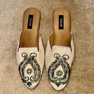 Saachi Cream Hand Embroidered Beaded Horseshoe Silk Flat Slip On Mules 8